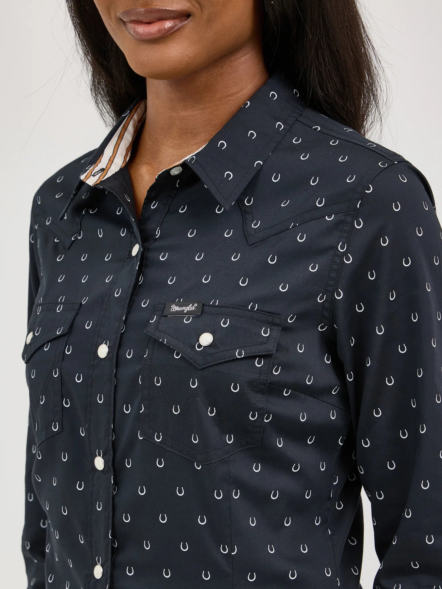 Wrangler Retro | Western Horse Shoe Print Snap Shirt | Black