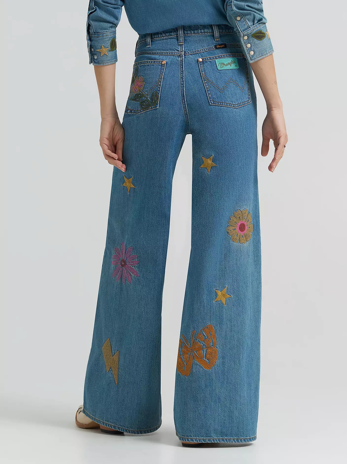 Wrangler X Lainey Wilson | Embroidered Wide Leg Jean | Mid Wash