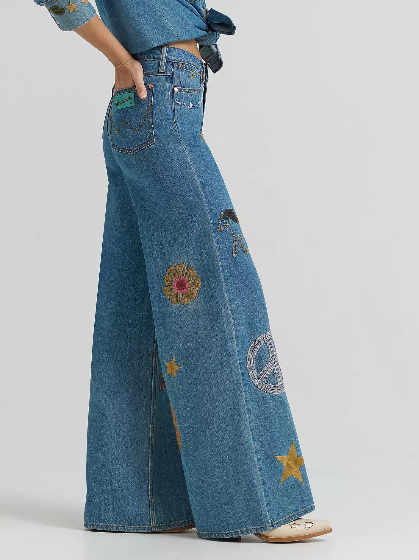 Wrangler X Lainey Wilson | Embroidered Wide Leg Jean | Mid Wash