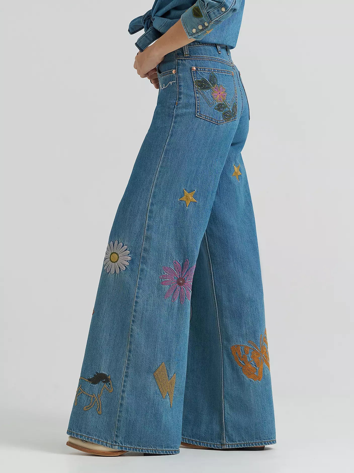 Wrangler X Lainey Wilson | Embroidered Wide Leg Jean | Mid Wash
