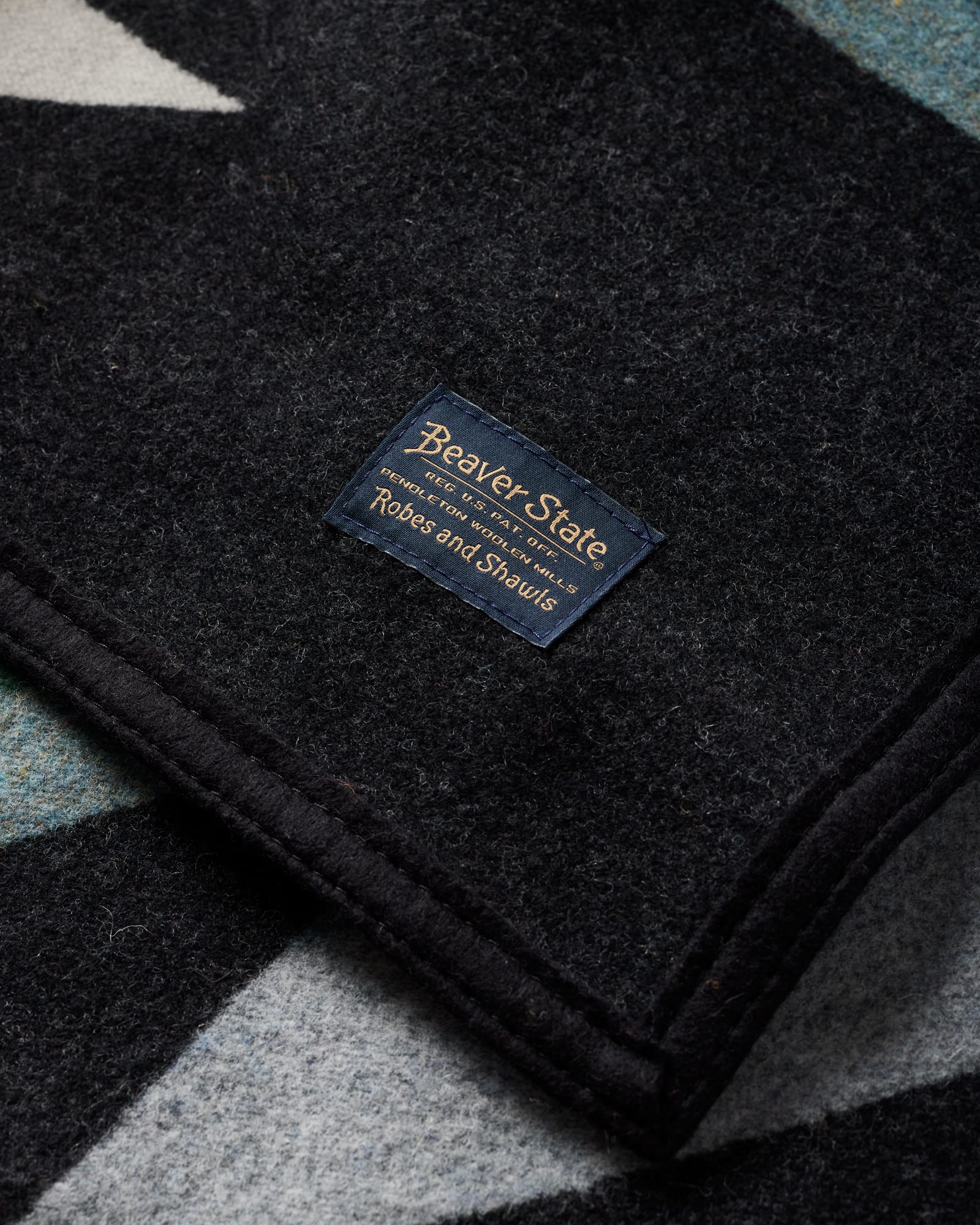 Pendleton | Jacquard Unnapped Twin Robe | Wyeth Trail Oxford